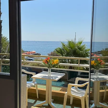 Carlo's G102 Garden Lido Sanremo